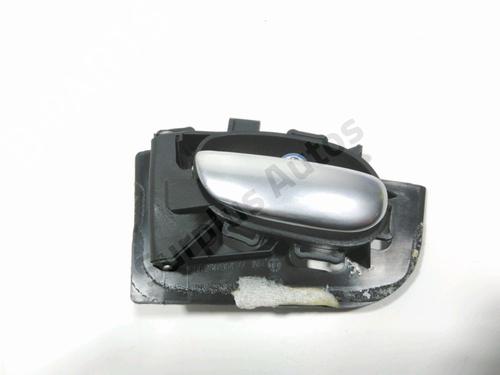 Used Front left interior door handle Front left interior door handle 30166556 30166556