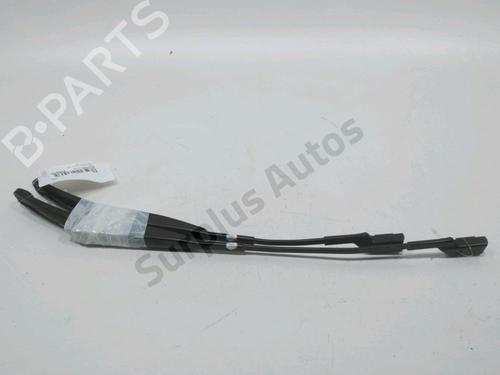 Used Front windshield wiper arm LANCIA MUSA (350_) 1.3 D Multijet (350.AXG11, 350.AXG1A) (90 hp) 31007968