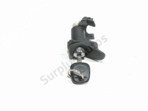 Maniglia del portellone TOYOTA YARIS (_P1_) 1.3 (SCP12_, SCP13_, SCP12R, SCP13R) (87 hp) 31350795