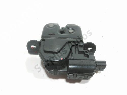 Used Tailgate lock RENAULT CAPTUR I (J5_, H5_) 1.5 dCi 90 (J5N4, J5M5, J5MW, J5M6, J5AL, J5AJ) (90 hp) 30828693
