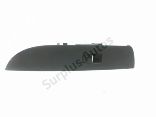 Used Right front window switch Right front window switch TOYOTA COROLLA Hatchback (_E21_, _EA1_, _EH1_) 1.8 Hybrid (ZWE211) (98 hp) 28238484 28238484