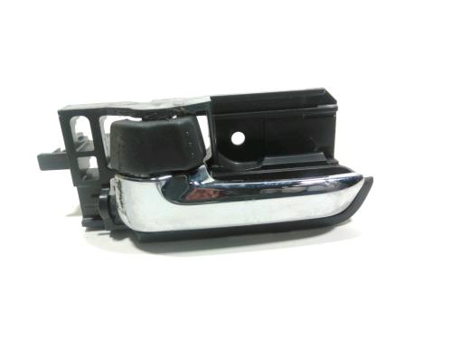 Used Rear left interior door handle Rear left interior door handle SUZUKI SWIFT III (MZ, EZ) 1.3 (RS413, ZC11S) (92 hp) 37779909 37779909