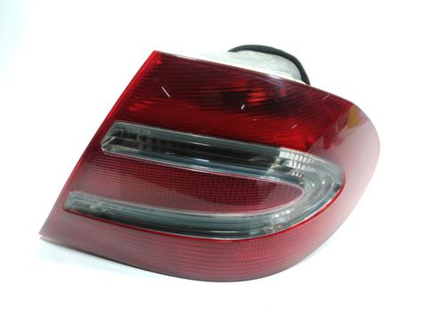 Used Right taillight MERCEDES-BENZ CLK (C209) CLK 270 CDI (209.316) (163 hp) 28268674