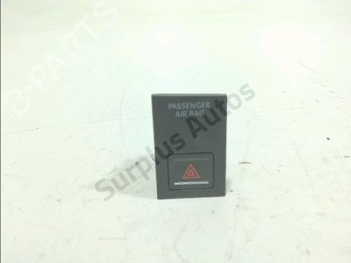 warning-switch-vw-golf-vii-5g1-bq1-be1-be2-2012-2013-2014-2015-2016-2017-2018-2019-2020-2021-40464533 main image