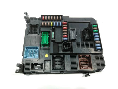 Used Fuse box Fuse box 37764098 37764098