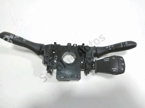 steering-wheel-controls-renault-megane-iv-hatchback-b9amn_-2015-40059374 main image