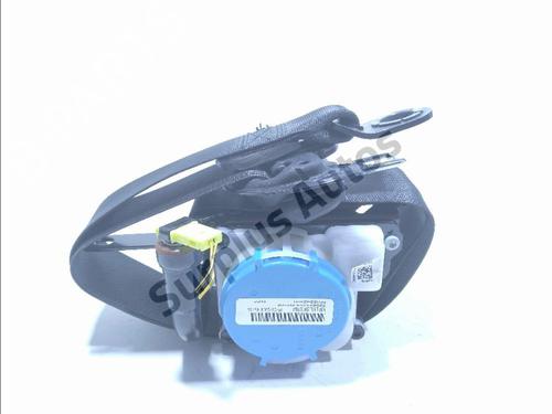 front-left-seatbelt-toyota-aygo-_b4_-2014-39088811 main image