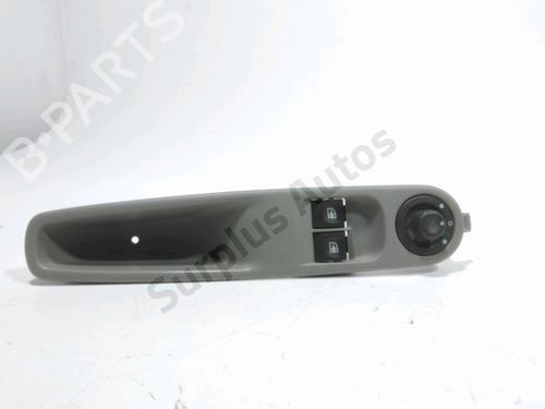 Used Left front window switch Left front window switch RENAULT ZOE (BFM_) ZOE (92 hp) 34262695 34262695
