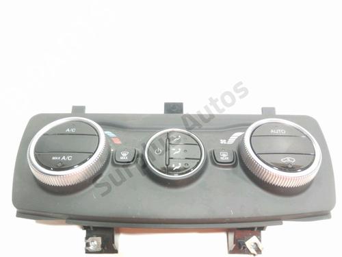 climate-control-fiat-tipo-hatchback-356_-357_-2016-40251939 main image