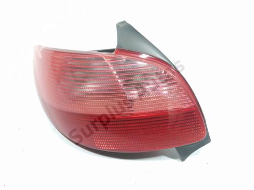Używane Lampa tylna lewa PEUGEOT 206 Hatchback (2A/C) 1.4 i (75 hp) 29860085