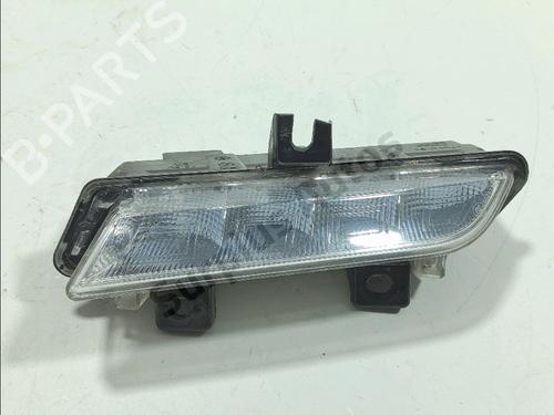 right-daytime-light-renault-captur-i-j5_-h5_-2013-36593529 main image