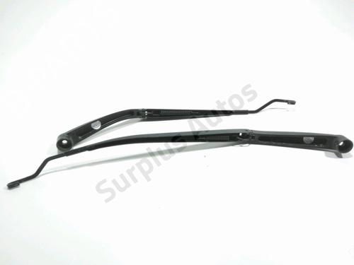 Used Front windshield wiper arm HYUNDAI TUCSON (TL, TLE) 1.7 CRDi (116 hp) 28272097