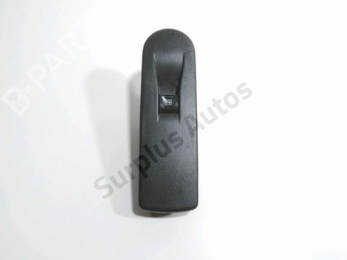 Used Right front window switch RENAULT CAPTUR I (J5_, H5_) 1.5 dCi 90 (J5N4, J5M5, J5MW, J5M6, J5AL, J5AJ) (90 hp) 30086314