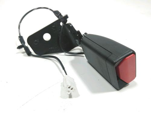 Used Seat buckle PEUGEOT 508 SW I (8E_) 2.0 HDi (140 hp) 28233404