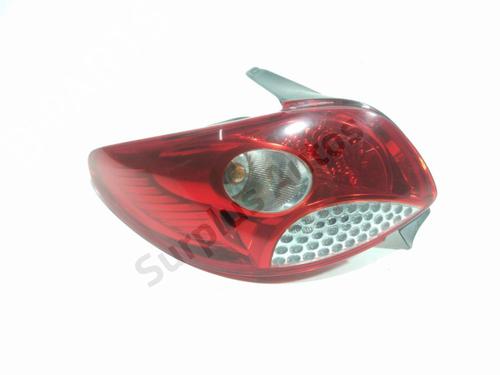 Feu arrière gauche PEUGEOT 206+ (2L_, 2M_) 1.4 HDi eco 70 (68 hp) 31914217