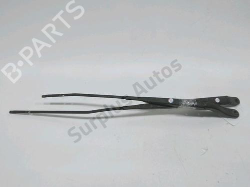 Used Front windshield wiper arm RENAULT CLIO III Hatchback Van (SB_, SR_) 1.5 dCi (68 hp) 31007948