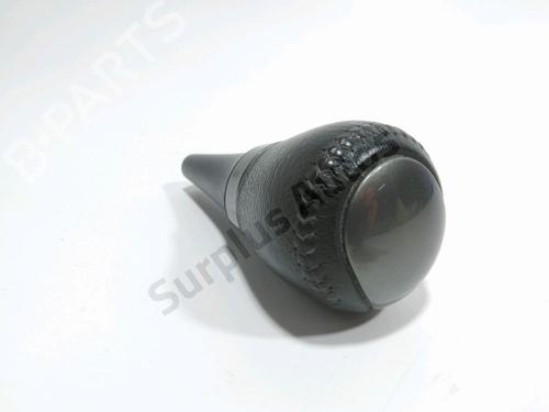 Used Shift knob TOYOTA YARIS (_P13_) 1.5 Hybrid (NHP130_, NHP130) (101 hp) 28688414