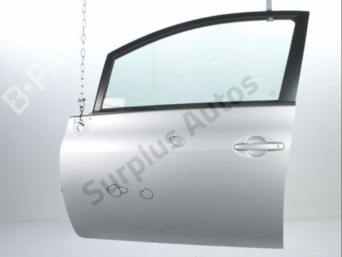 Used Left front door TOYOTA AURIS (_E15_) 1.8 Hybrid (ZWE150_, ZWE150R) (136 hp) 32153961