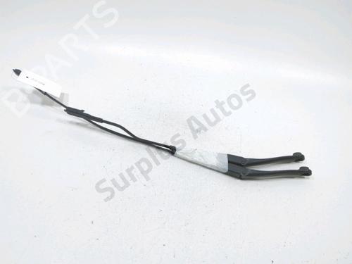Used Front windshield wiper arm FIAT GRANDE PUNTO (199_) 1.2 (65 hp) 31007890