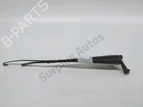 Used Front windshield wiper arm TOYOTA YARIS (_P1_) 1.4 D-4D (NLP10_, NLP10R) (75 hp) 31007973