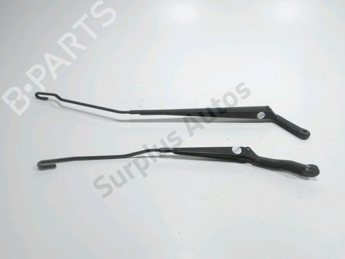 Used Front windshield wiper arm PEUGEOT 206 Hatchback (2A/C) 2.0 HDI 90 (90 hp) 31964373