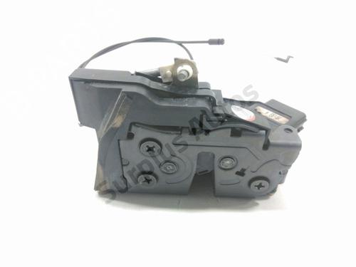 Fechadura trás direita MAZDA 3 (BK) 1.6 (BK14) (105 hp) 31000337