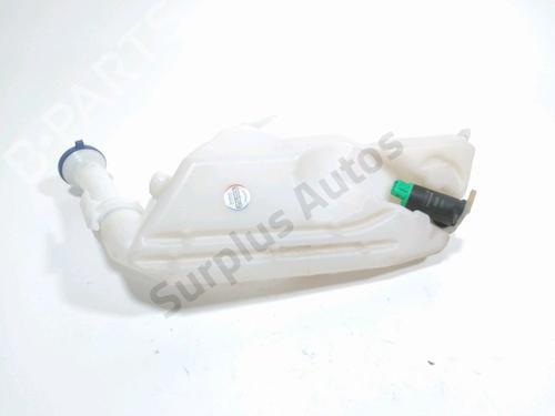 Used Windscreen washer tank PEUGEOT 206+ (2L_, 2M_) 1.4 i (73 hp) 29008640