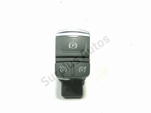 switch-renault-megane-iv-hatchback-b9amn_-2015-39088716 main image
