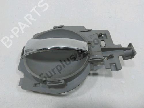 Used Rear right interior door handle Rear right interior door handle 31180832 31180832