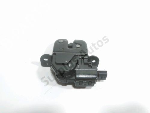 Used Tailgate lock RENAULT TWINGO II (CN0_) 1.2 16V (CN04, CN0B) (75 hp) 28260936