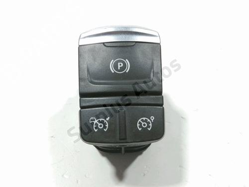switch-renault-megane-iv-hatchback-b9amn_-2015-40464518 main image
