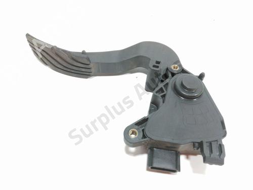 pedal-renault-megane-iv-hatchback-b9amn_-2015-40212745 main image