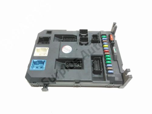 Used Fuse box Fuse box 37764104 37764104