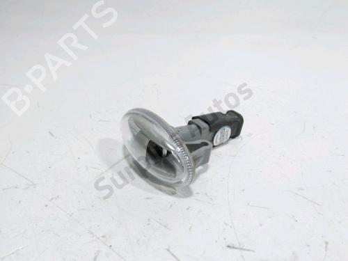 right-side-indicator-toyota-aygo-_b4_-2014-34617290 main image