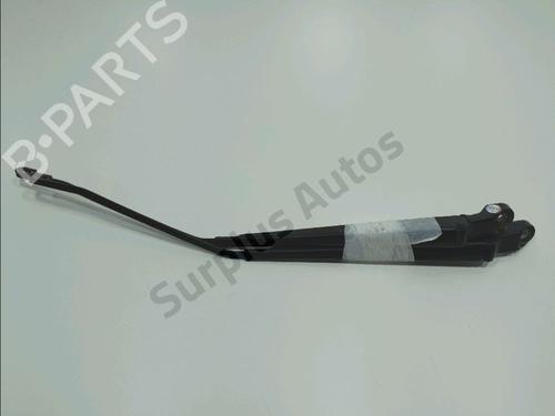 Used Front windshield wiper arm PEUGEOT 306 Hatchback (7A, 7C, N3, N5) 1.6 (89 hp) 31368357