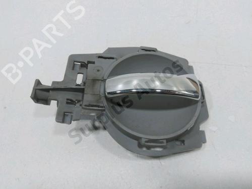 Used Front left interior door handle Front left interior door handle 31180778 31180778