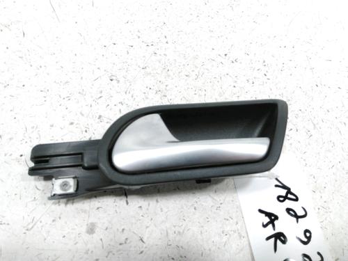 Venstre bak invendig håndtak VW GOLF V (1K1) [2003-2010]  30999989