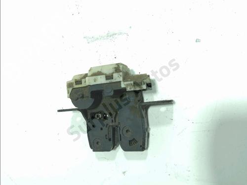 Used Tailgate lock RENAULT CLIO III (BR0/1, CR0/1) 1.5 dCi (BR17, CR17) (86 hp) 32402270