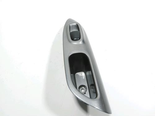 Used Left rear window switch NISSAN JUKE (F15) 1.6 (117 hp) 28255572