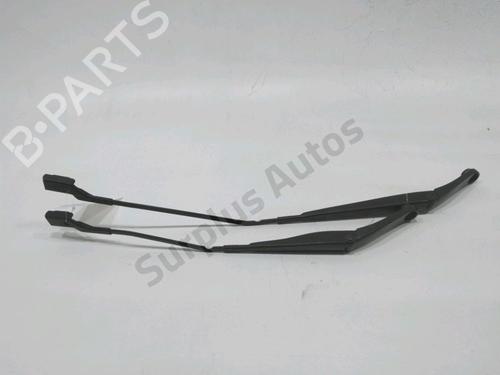 Used Front windshield wiper arm FIAT 500L (351_, 352_) 1.6 D Multijet (199LYD1B) (105 hp) 31007959