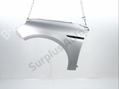 left-front-fenders-renault-megane-iv-hatchback-b9amn_-2015-37065897 main image