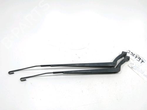 Used Front windshield wiper arm TOYOTA COROLLA (_E12_) 2.0 D-4D (CDE120_, CDE120R) (90 hp) 31007740