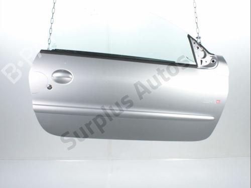 Used Right front door PEUGEOT 206 CC (2D) 1.6 16V (2DNFUF, 2DNFUR) (109 hp) 28688461