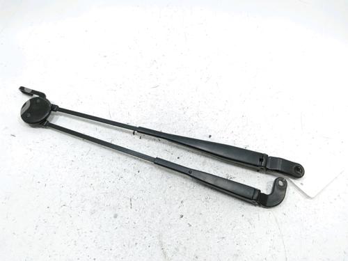 Used Front windshield wiper arm RENAULT TWINGO I (C06_) 1.2 (C066, C068) (58 hp) 31007592