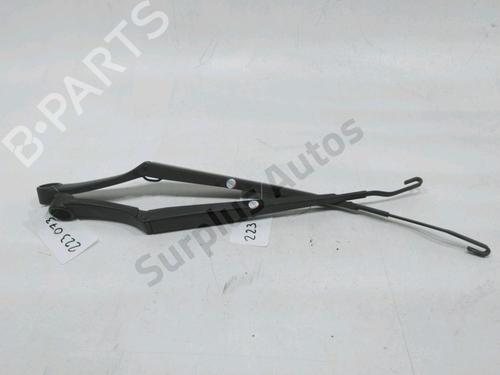 Used Front windshield wiper arm KIA PRO CEE'D (ED) 1.6 CRDi 128 (128 hp) 31007937