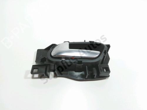 Venstre foran invendig håndtak PEUGEOT 208 I (CA_, CC_) 1.2 VTI 82 (82 hp) 30269319