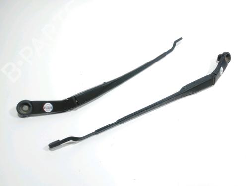 front-windshield-wiper-arm-kia-carens-iv-2013-28271879 main image