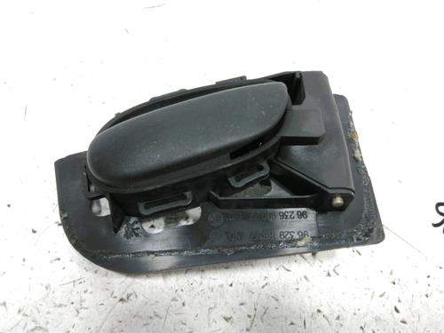 Høyre bak invendig håndtak PEUGEOT 206 Hatchback (2A/C) 1.4 i (75 hp) 30999833