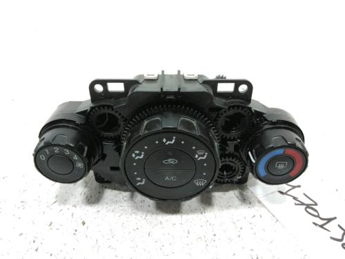 Used Climate control Climate control FORD FIESTA VI (CB1, CCN) 1.25 (82 hp) 37766979 37766979