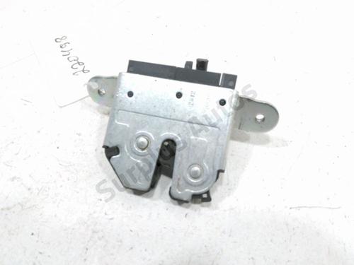 Used Tailgate lock OPEL CORSA D (S07) 1.4 (L08, L68) (100 hp) 31001691